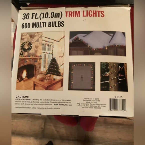 36 ft.600 Bulb Multicolored Trim Lights 2 sets of 300 NEW IN BOX Indoor/Outdoor - Picture 2 of 2